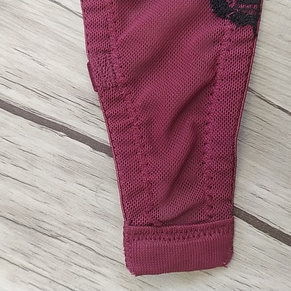 La Vie en Rose Burgundy with Black Lace Accents Bra - Picture 8 of 16